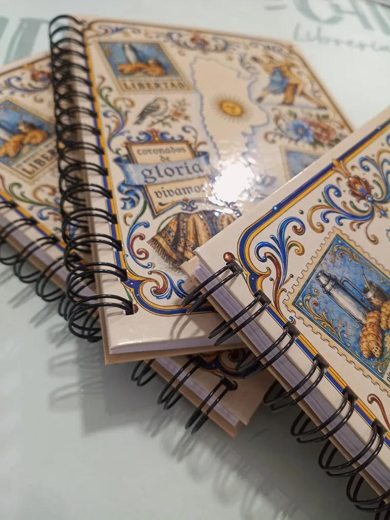 Cuadernos anillados con tapa impresa a todo color